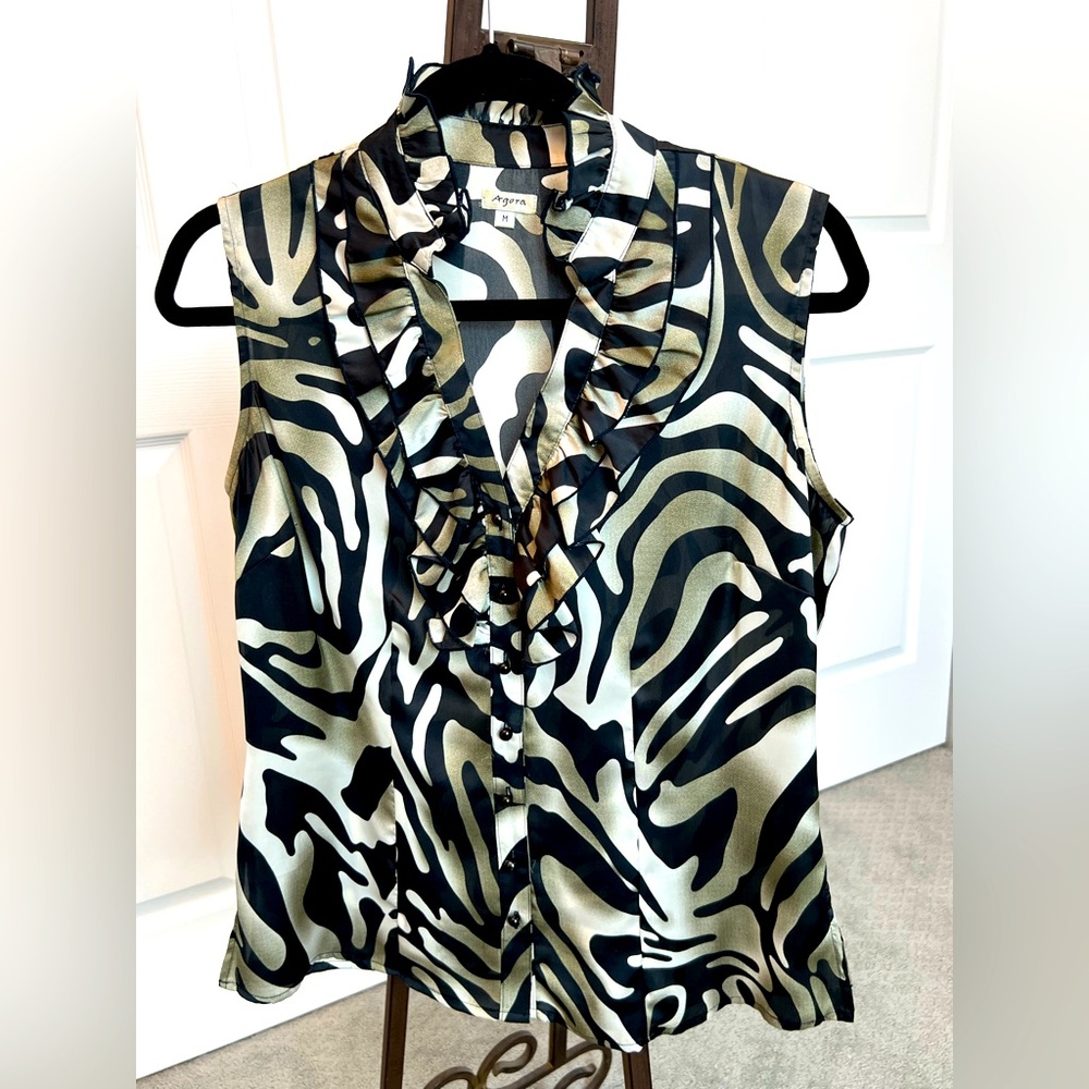 Nature inspired sleeveless top with button front and ruffle neck